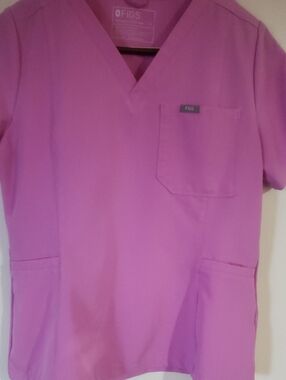 Figs V-neck Medical Scrub Top in Orchid Pink